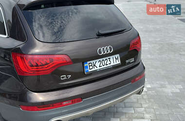 Позашляховик / Кросовер Audi Q7 2010 в 
