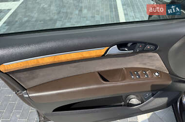 Позашляховик / Кросовер Audi Q7 2010 в 
