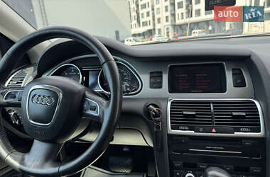 Позашляховик / Кросовер Audi Q7 2010 в 