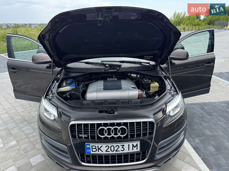 Внедорожник / Кроссовер Audi Q7 2010 в Ровно