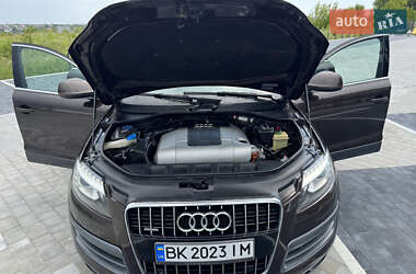 Позашляховик / Кросовер Audi Q7 2010 в 
