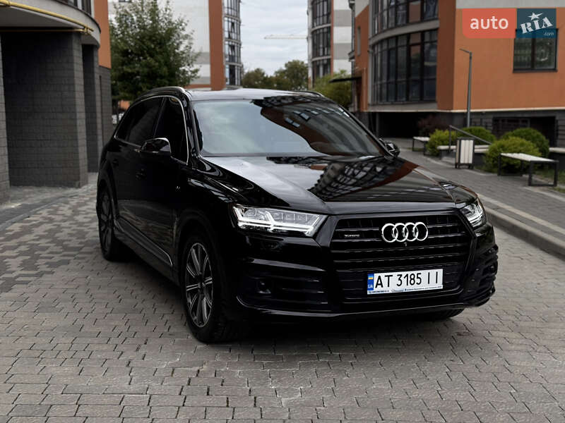 Внедорожник / Кроссовер Audi Q7 2015 в 