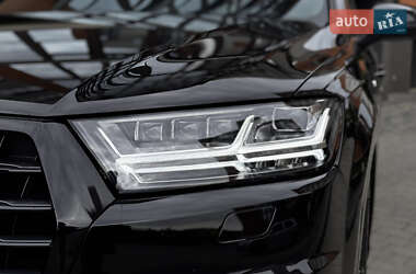 Внедорожник / Кроссовер Audi Q7 2015 в 