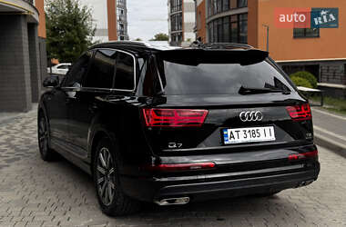 Внедорожник / Кроссовер Audi Q7 2015 в 