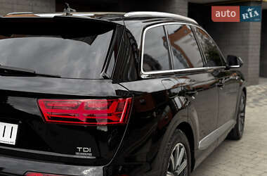 Внедорожник / Кроссовер Audi Q7 2015 в 