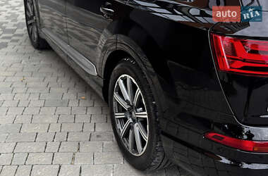 Внедорожник / Кроссовер Audi Q7 2015 в 