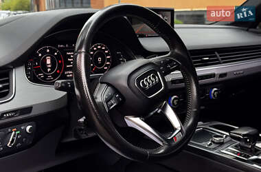 Внедорожник / Кроссовер Audi Q7 2015 в 