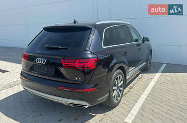Внедорожник / Кроссовер Audi Q7 2016 в 