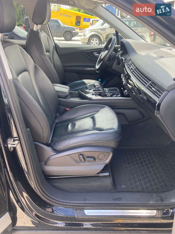 Позашляховик / Кросовер Audi Q7 2017 в Києві