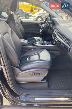 Внедорожник / Кроссовер Audi Q7 2017 в 