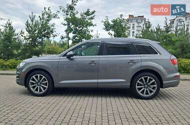 Внедорожник / Кроссовер Audi Q7 2016 в 