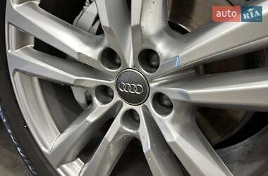 Внедорожник / Кроссовер Audi Q7 2015 в 