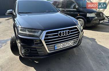 Внедорожник / Кроссовер Audi Q7 2015 в 