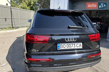 Внедорожник / Кроссовер Audi Q7 2015 в 