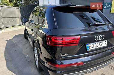 Внедорожник / Кроссовер Audi Q7 2015 в 