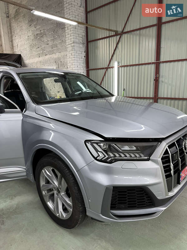 Внедорожник / Кроссовер Audi Q7 2022 в Новояворовске