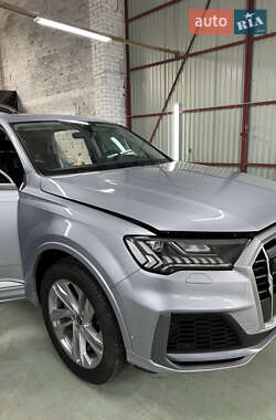 Внедорожник / Кроссовер Audi Q7 2022 в 