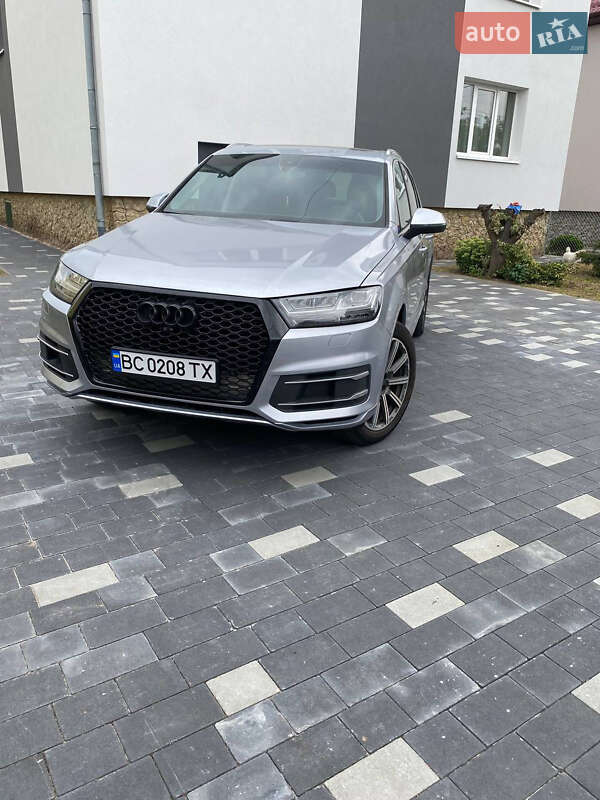 Внедорожник / Кроссовер Audi Q7 2016 в 