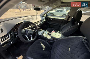 Внедорожник / Кроссовер Audi Q7 2015 в 
