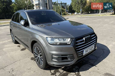 Внедорожник / Кроссовер Audi Q7 2015 в 