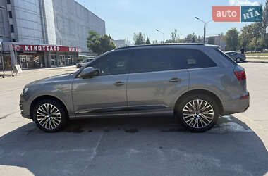 Внедорожник / Кроссовер Audi Q7 2015 в 