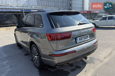 Внедорожник / Кроссовер Audi Q7 2015 в 