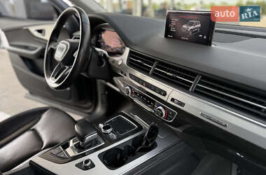 Внедорожник / Кроссовер Audi Q7 2015 в 