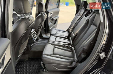 Внедорожник / Кроссовер Audi Q7 2015 в 