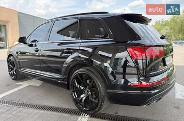 Внедорожник / Кроссовер Audi Q7 2015 в 