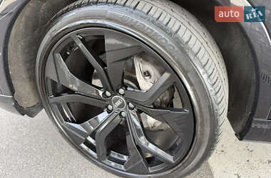 Внедорожник / Кроссовер Audi Q7 2015 в 