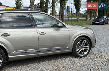 Внедорожник / Кроссовер Audi Q7 2017 в 