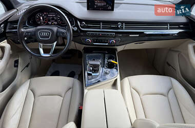 Внедорожник / Кроссовер Audi Q7 2017 в 