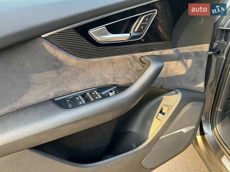 Внедорожник / Кроссовер Audi Q7 2017 в Киеве