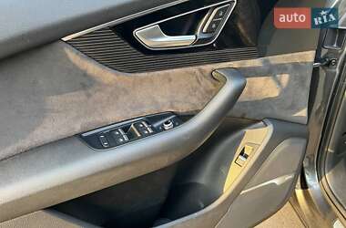 Внедорожник / Кроссовер Audi Q7 2017 в 