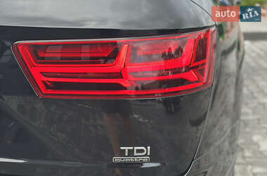 Внедорожник / Кроссовер Audi Q7 2017 в 