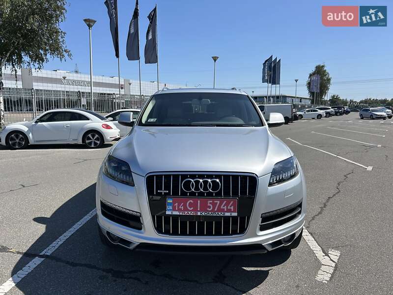 Внедорожник / Кроссовер Audi Q7 2015 в 