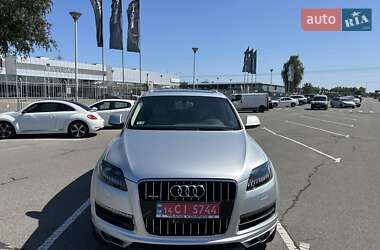 Внедорожник / Кроссовер Audi Q7 2015 в 