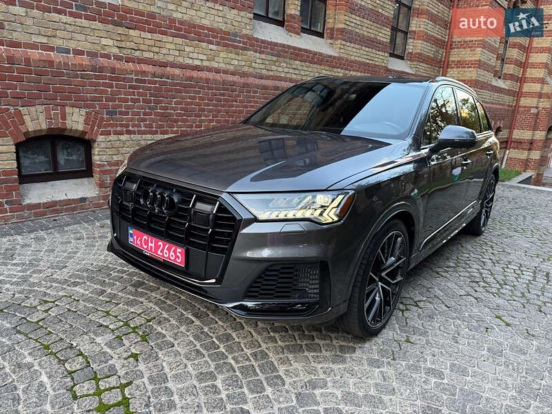 Позашляховик / Кросовер Audi Q7 2020 в 