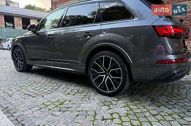 Позашляховик / Кросовер Audi Q7 2020 в 