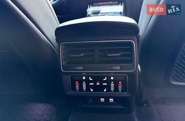 Позашляховик / Кросовер Audi Q7 2020 в 