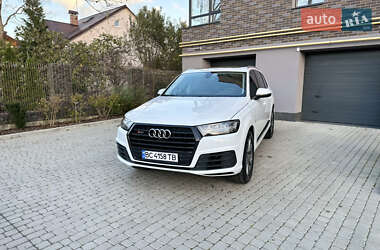 Внедорожник / Кроссовер Audi Q7 2017 в 