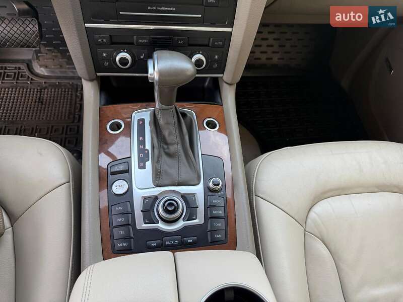 Позашляховик / Кросовер Audi Q7 2015 в Миколаєві