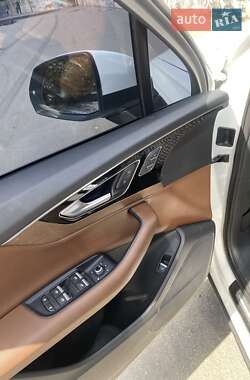 Позашляховик / Кросовер Audi Q7 2016 в 