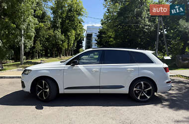 Внедорожник / Кроссовер Audi Q7 2017 в 