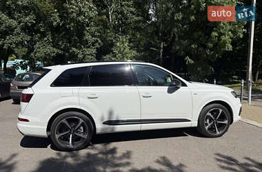 Внедорожник / Кроссовер Audi Q7 2017 в 