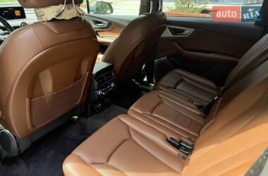 Внедорожник / Кроссовер Audi Q7 2016 в 