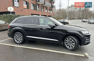 Позашляховик / Кросовер Audi Q7 2016 в 