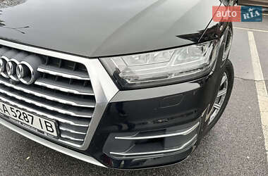 Позашляховик / Кросовер Audi Q7 2016 в 