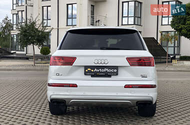 Позашляховик / Кросовер Audi Q7 2016 в 