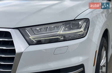 Позашляховик / Кросовер Audi Q7 2016 в 